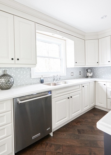 Modern & Glamorous Kitchen
