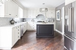 Modern & Glamorous Kitchen