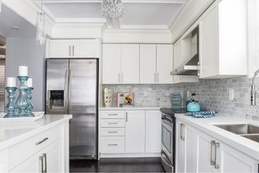 Fresh White and Blue Kitchen Renovation Services Markham by Royal Interior Design Ltd.