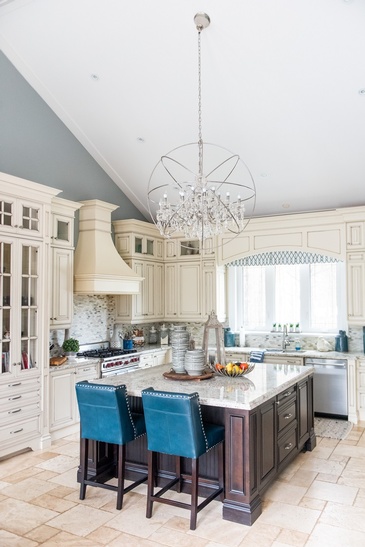 Country Kitchen Renovations GTA by Royal Interior Design Ltd.