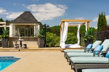 Outside Retreat - Exterior Renovation Services Newmarket by Royal Interior Design Ltd.