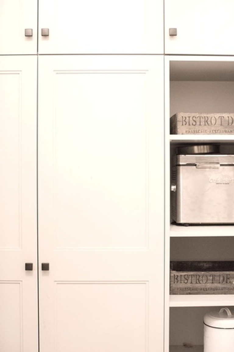 Custom Wardrobe - Laundry Renovation Aurora by Royal Interior Design Ltd