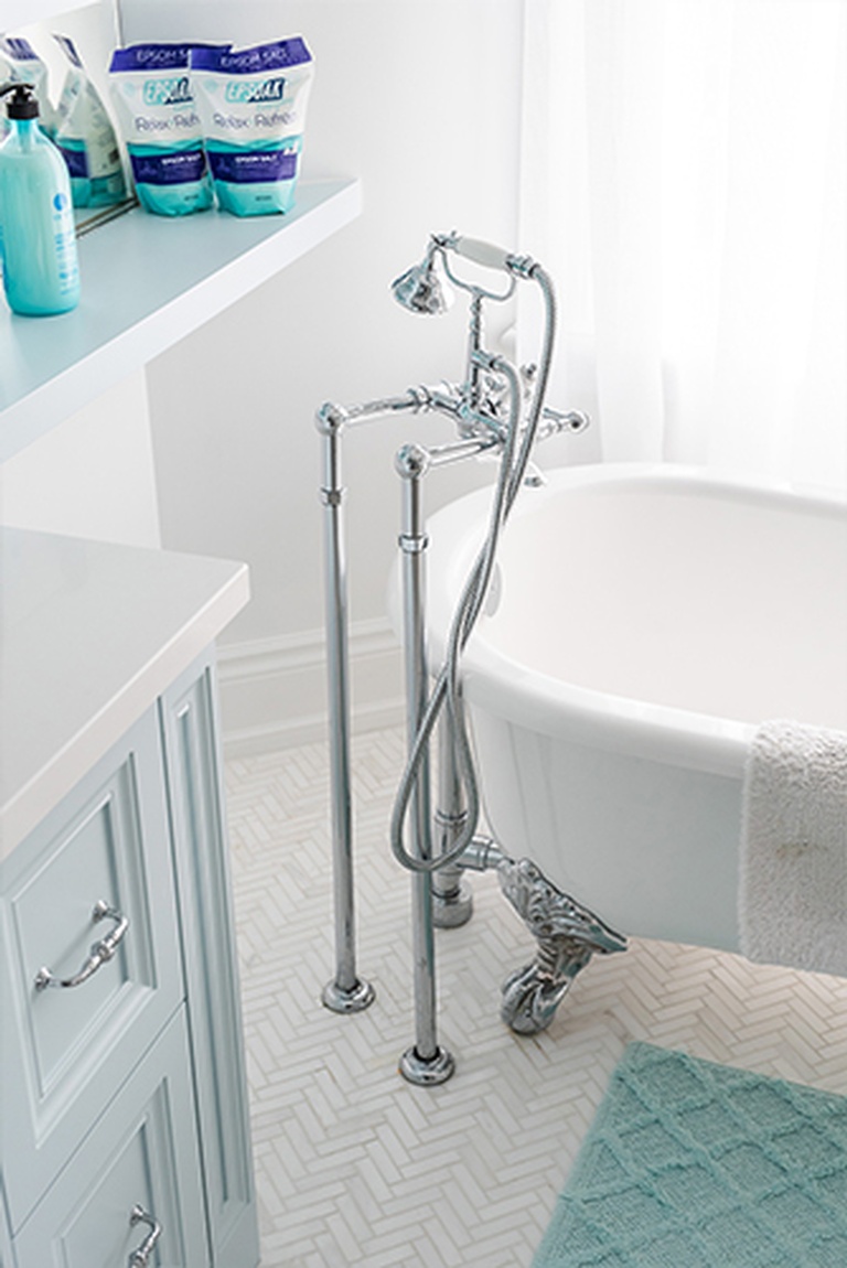 Bathroom Renovations Aurora by Royal Interior Design Ltd